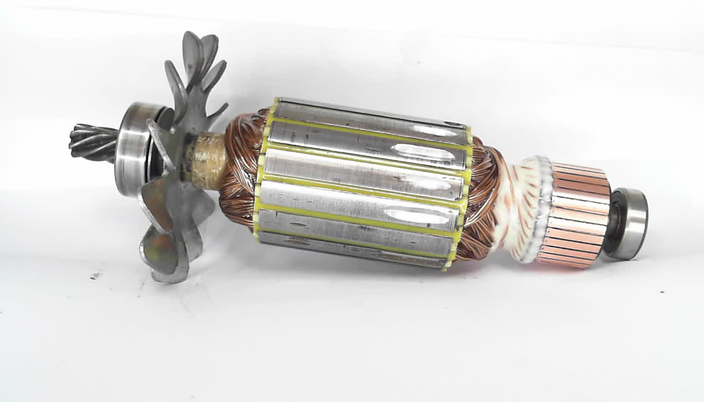 YAKOR_OTREZNAYA_PILA_PO_METALLU_DeWALT_D28720