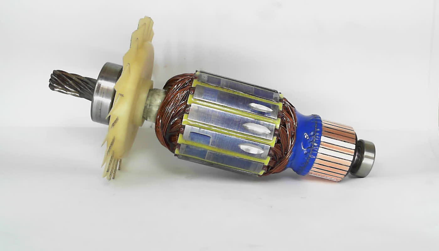 YAKOR_TORCOVOCHNAYA_PILA_DeWALT_DW713-QS