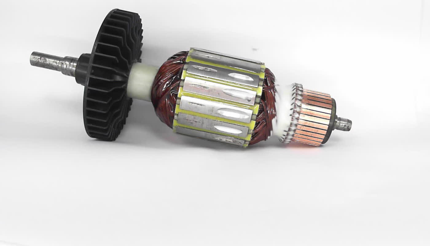 YAKOR_TORCOVOCHNAYA_PILA_DeWALT_DWS778-qs