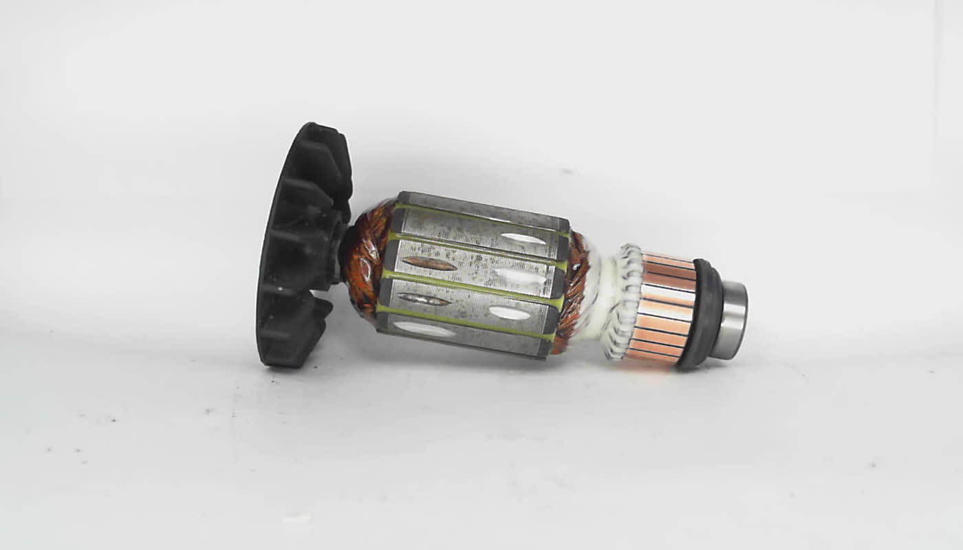 YAKOR_POLIROVALNAYA_MASHINA_SPARKY_PMB1200